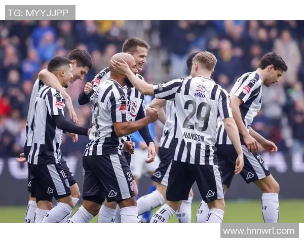 传球艺术家足球明星如何通过精准传球改变比赛局势