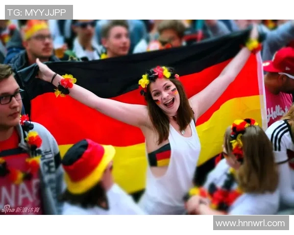 足球明星高举国旗瞬间高清摄影作品展现激情与荣耀 足球明星高举国旗瞬间高清摄影作品展现激情与荣耀