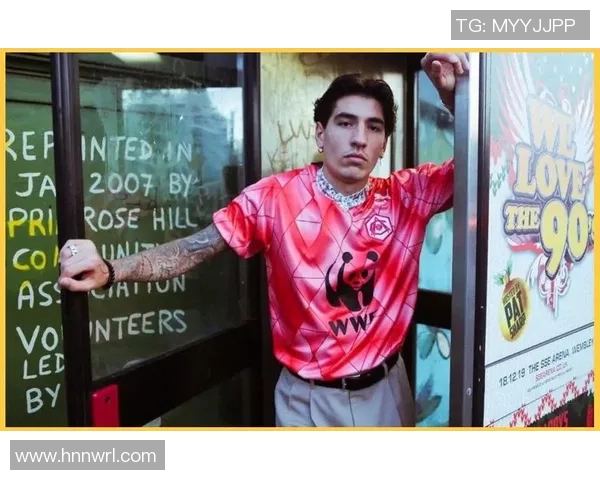 足球明星时尚穿搭解析：他们的裤子如何引领潮流与运动风尚