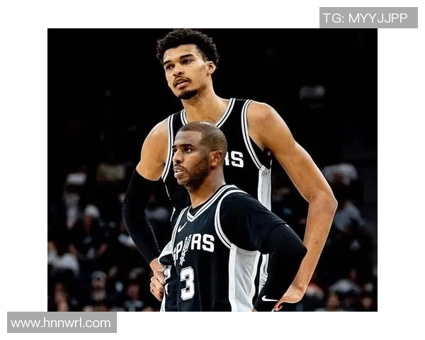 11月27日马刺与小牛激战正酣NBA赛场精彩对决引发球迷热议